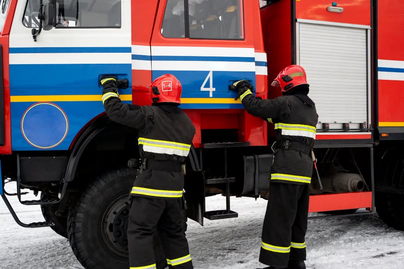 Ce a făcut un bărbat de 57 de ani într-o bancă din Slatina! S-a incendiat chiar în fața tuturor
