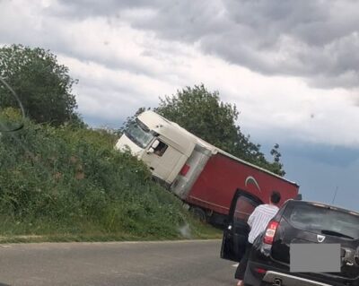 Detaliul incredibil care a provocat accidentul de la Ostrov. Ce a pățit șoferul de TIR în timp ce conducea