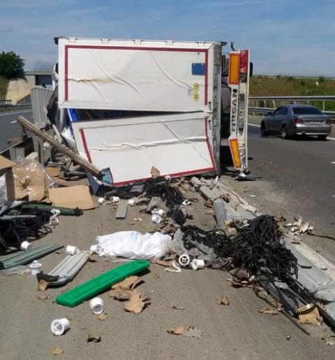 Infern pe autostradă: 16 oameni au murit carbonizați, printre victime sunt și copii. Imagini de coșmar