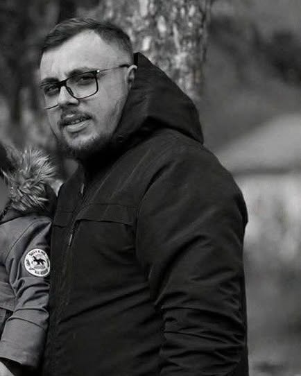 Tragedie pe șosea! Mădălin, un tânăr de 25 de ani, a murit strivit de un stâlp. A lăsat în urmă un copil mic