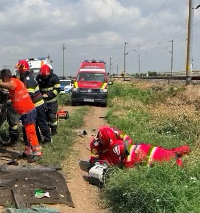 Tragedie de nedescris! Două femei au murit pe loc, iar doi copii se zbat între viață și moarte după impactul cu trenul.