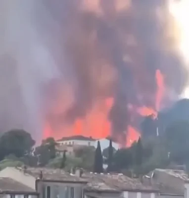 Coșmar în vacanță! Incendii violente lângă Saint-Tropez: Locuințe distruse și haos total în sudul Franței.