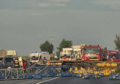 Imagini de coșmar pe E85! Un autotren cu butelii a făcut prăpăd: Trei copii și doi adulți, scoși dintre fiarele mașinii