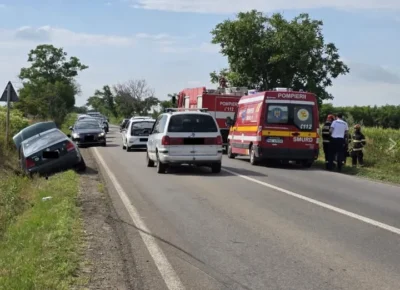 Clipe de coșmar pe drumul Botoșani-Dorohoi! Un șofer de 33 de ani a ajuns direct la spital după o manevră riscantă