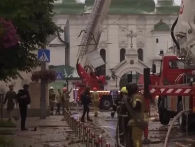 Nimic nu mai este sfânt! Lavra Pecerska din Kiev, mistuită de flăcări după un atac rusesc. Imagini dureroase