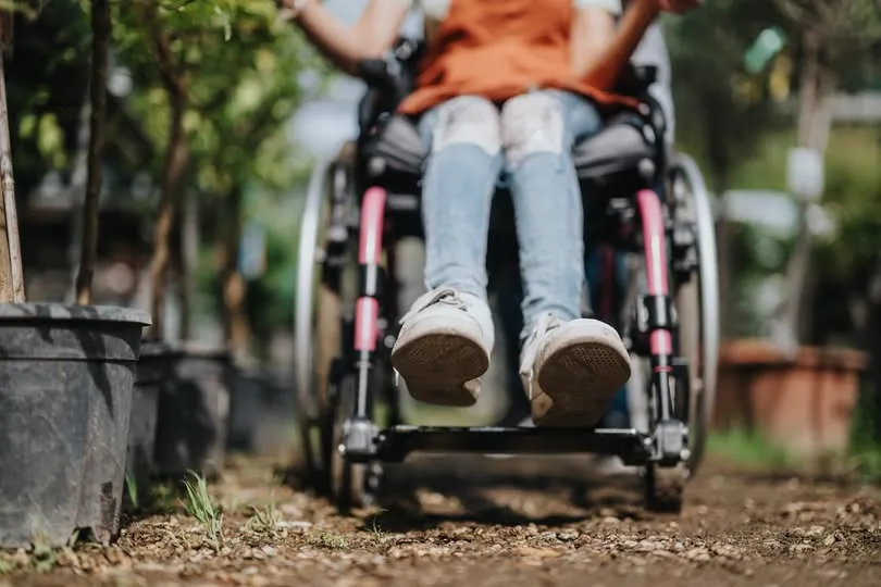Sprijin financiar de la primărie pentru familiile din Dej. Bani de la stat pentru copiii cu dizabilități grave