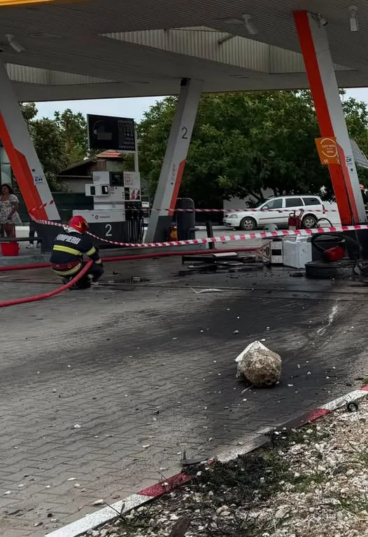 Accident rutier între Craiova și Caracal. Două mașini au ajuns într-o benzinărie după o coliziune violentă