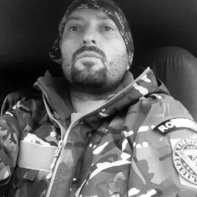 Prima apariție a lui Cheloo pe scenă după scandalul de la spitalul de psihiatrie