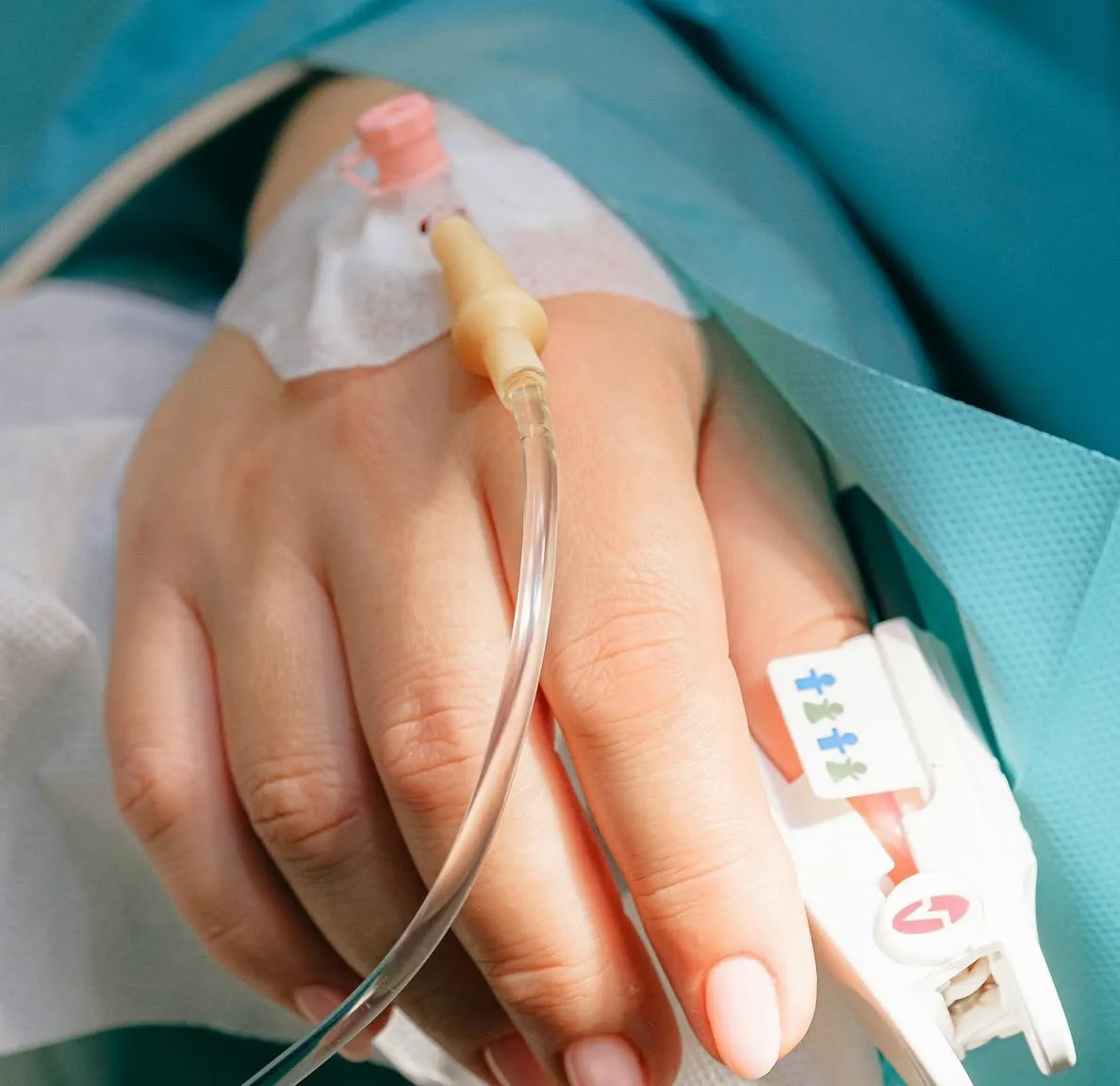 O tânără a mers la spital pentru o răceală și a aflat că este în travaliu