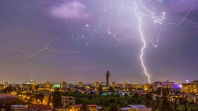 Prăpăd în București! Cod ROȘU de vijelii și grindină cât oul. Mesaj de maximă urgență pe telefoanele tuturor!