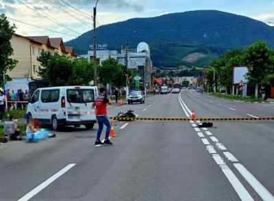 Accident grav pe DN1 la Codlea. Un tânăr de 20 de ani a murit după ce motocicleta pe care se afla s-a ciocnit cu un autoturism