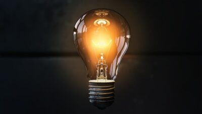 Facturile la energie din Uniunea Europeană rămân la niveluri ridicate. Românii plătesc mai …