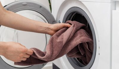 De ce devin prosoapele aspre și rigide. Greșeala pe care o faci fără să știi când le speli