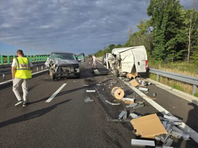 Dezastru pe Drumul Expres DX12! Două mașini, distruse complet. Ce se întâmplă acum în zona