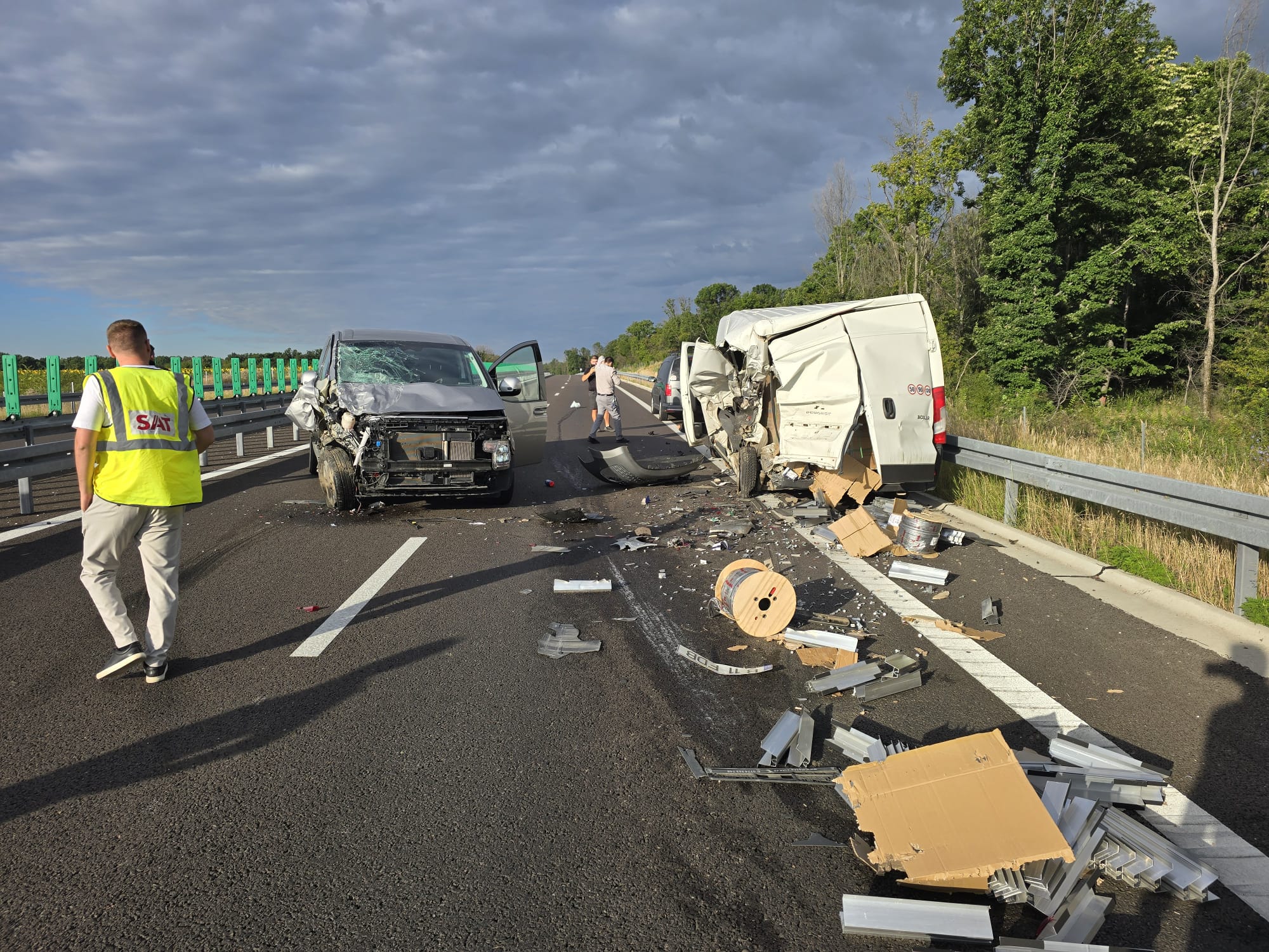 Dezastru pe Drumul Expres DX12! Două mașini, distruse complet. Ce se întâmplă acum în zona
