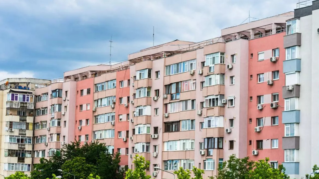 Amenzi de 100.000 de lei pentru românii de la bloc! Greșeala care te lasă fără bani dacă modifici așa apartamentul