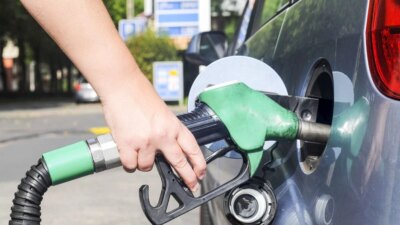 Vestea momentului pentru toți șoferii! Cât a ajuns să coste litrul de motorină. Prețurile afișate azi la pompă