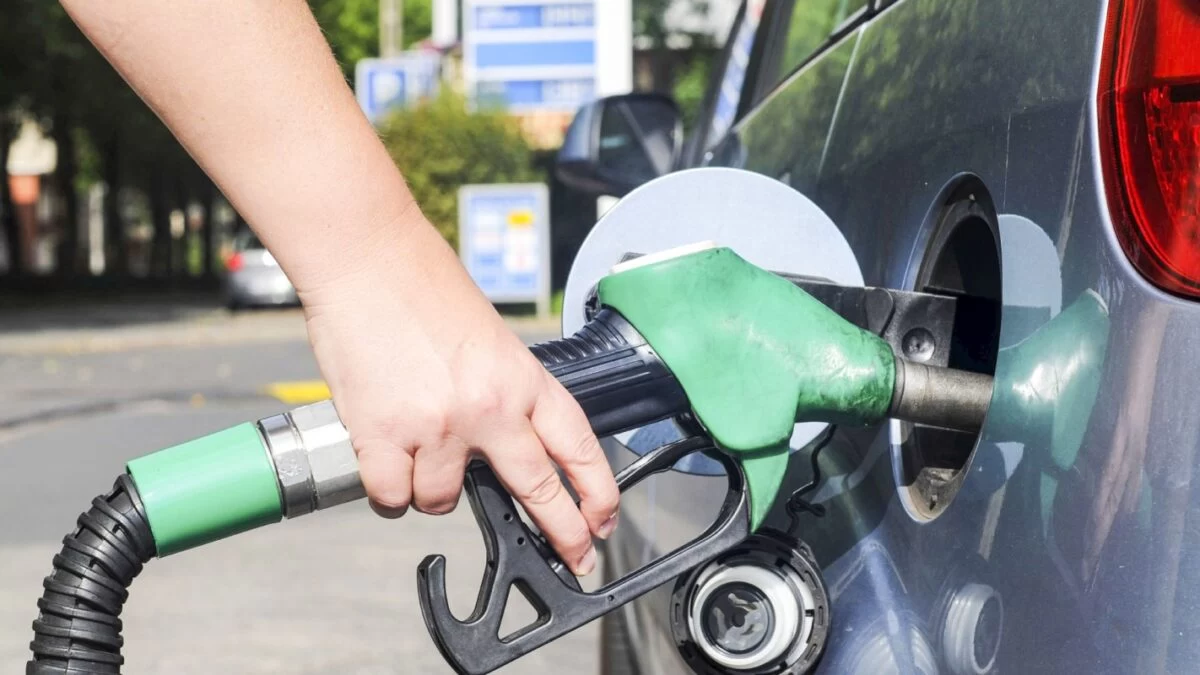 Lovitură pentru șoferi de la 1 iulie! Se scumpește motorina: Câți bani în plus vei lăsa la pompă pentru un plin