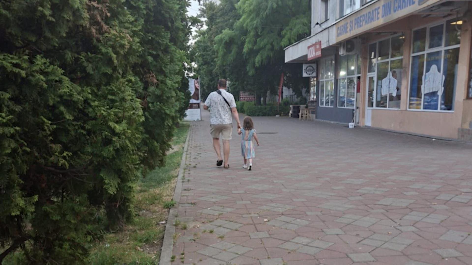 Iadul pe pământ în România! Un tată a lăsat fetița în mașină la 50 de grade. Ce au descoperit polițiștii la Iași