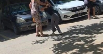 Scene cumplite în Constanța! O mamă și-a tras fiica de păr în stradă. Ce s-a întâmplat cu copiii după incident
