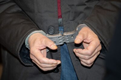 S-a dat drept preot ca să atragă o tânără în mașină! Ce a urmat pe un câmp izolat din Iași a îngrozit pe toată lumea.