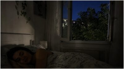 Greșeala majoră pe care o faci vara în fiecare noapte. De ce nu trebuie să dormi cu geamul deschis