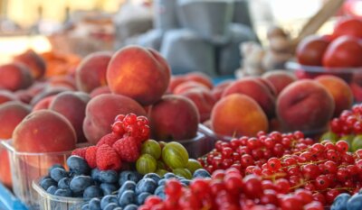 Ce se întâmplă în corpul tău dacă mănânci 2 piersici pe zi. Motivul pentru care nu trebuie să le cureți de coajă