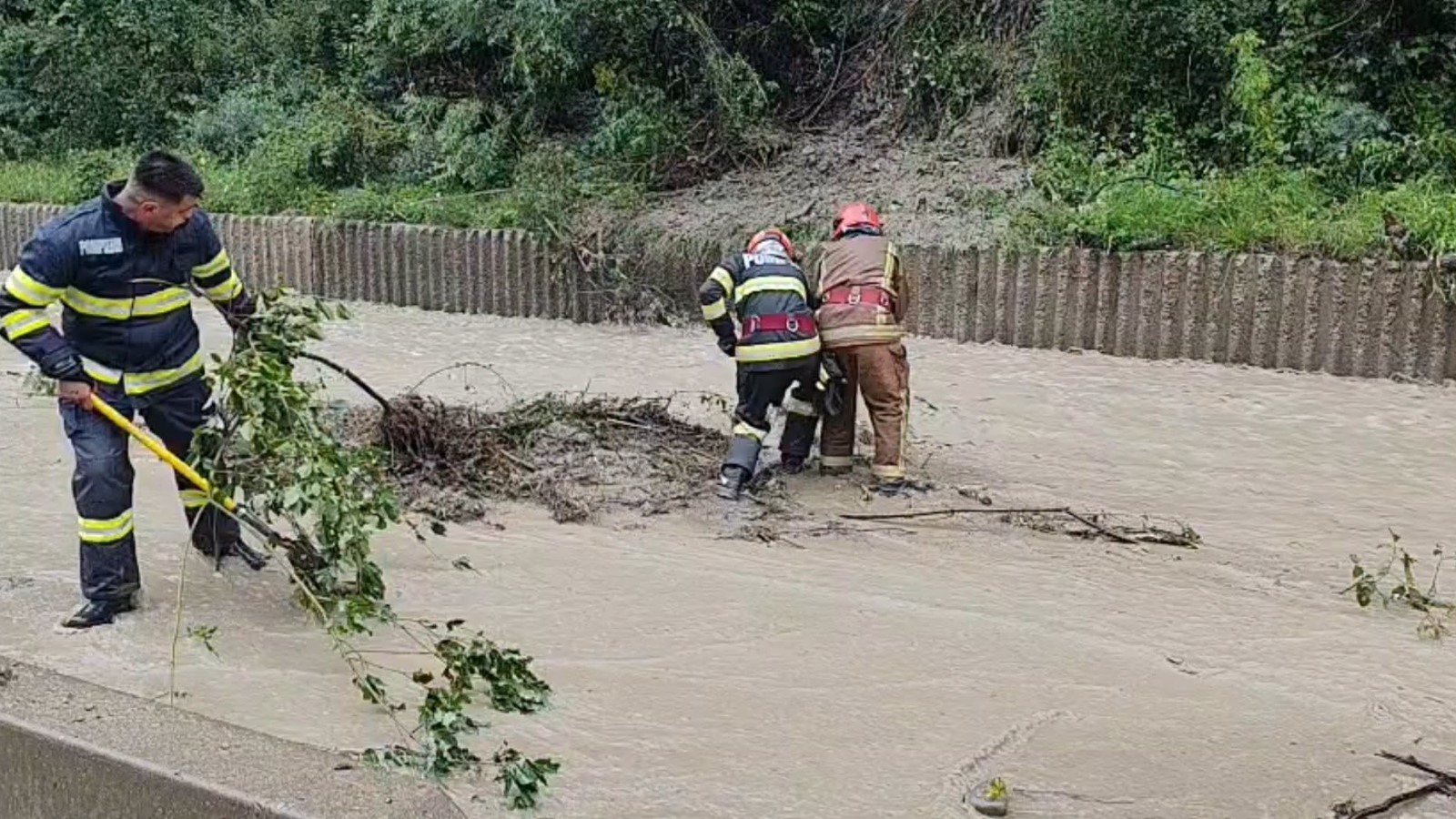 Dezastru în Prahova! Imagini greu de privit după ce viiturile au distrus totul în cale