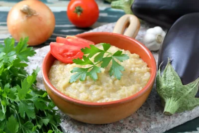 Ingredientul secret care ține salata de vinete albă. Trucul genial pe care trebuie să-l știe orice gospodină