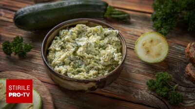 Trucul genial pentru o salată de dovlecei fină și cremoasă. Cum să o faci să nu iasă apoasă niciodată