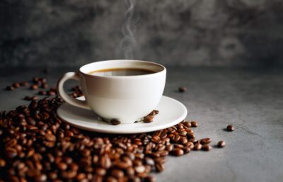 Veste bună pentru iubitorii de cafea! Câte cești poți bea pe zi, fără riscuri pentru inimă