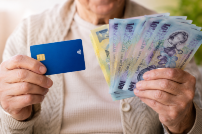 Veste uriașă pentru pensionari! Cine sunt românii care primesc a 13-a și a 14-a pensie pe card