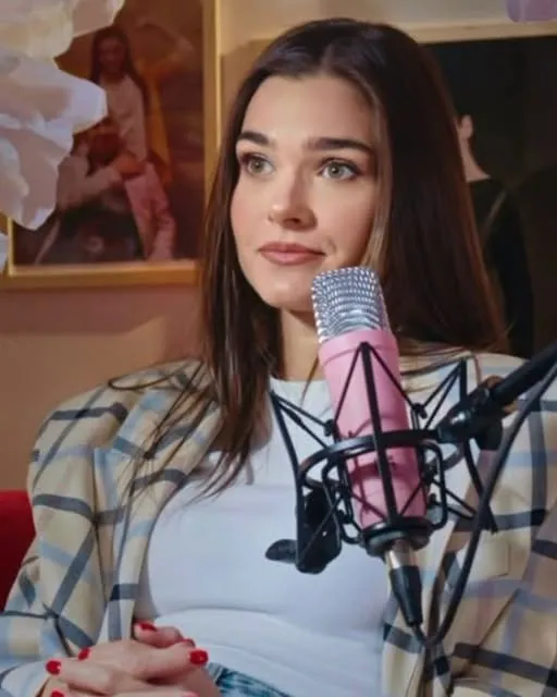 Theo Rose și-a pus fanii pe jar. Anunțul făcut de artistă pe rețelele de socializare