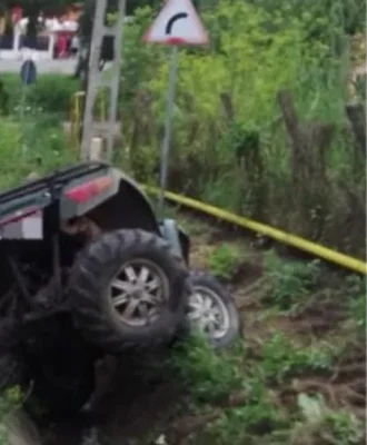 Accident grav în Bihor. Un copil de 5 ani și un șofer băut și fără permis au ajuns la spital în urma răsturnării unui ATV