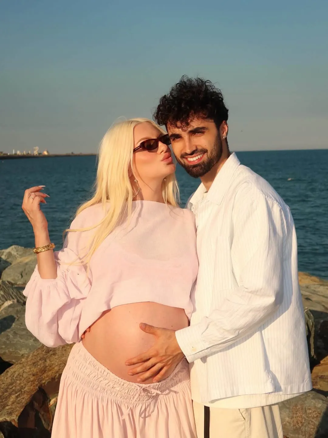 Alexandra Stan a trecut prin momente dificile în sarcină. Artista va naște în curând și a vorbit despre problemele întâmpinate