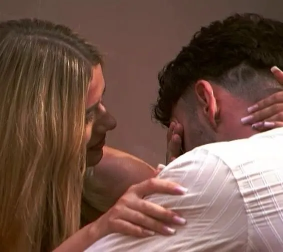 Valentin anunță schimbări majore în cuplu. Concurentul vrea să o pună pe Daniela pe primul loc