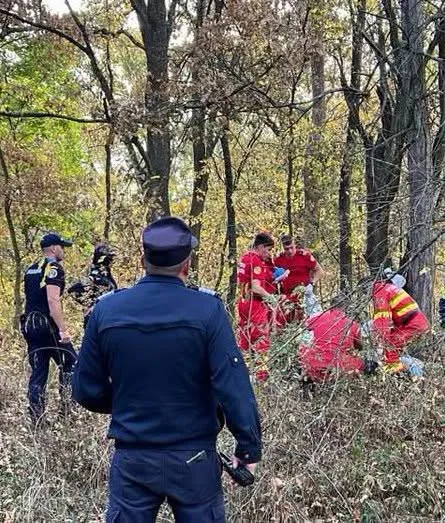 Bărbat de 65 de ani din Harghita, găsit decedat într-o pădure. Anchetatorii suspectează un atac de urs