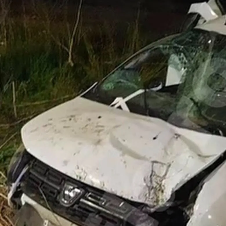 Accident grav pe DN 21. O adolescentă de 16 ani a fost rănită după ce un taxi a intrat într-un stâlp