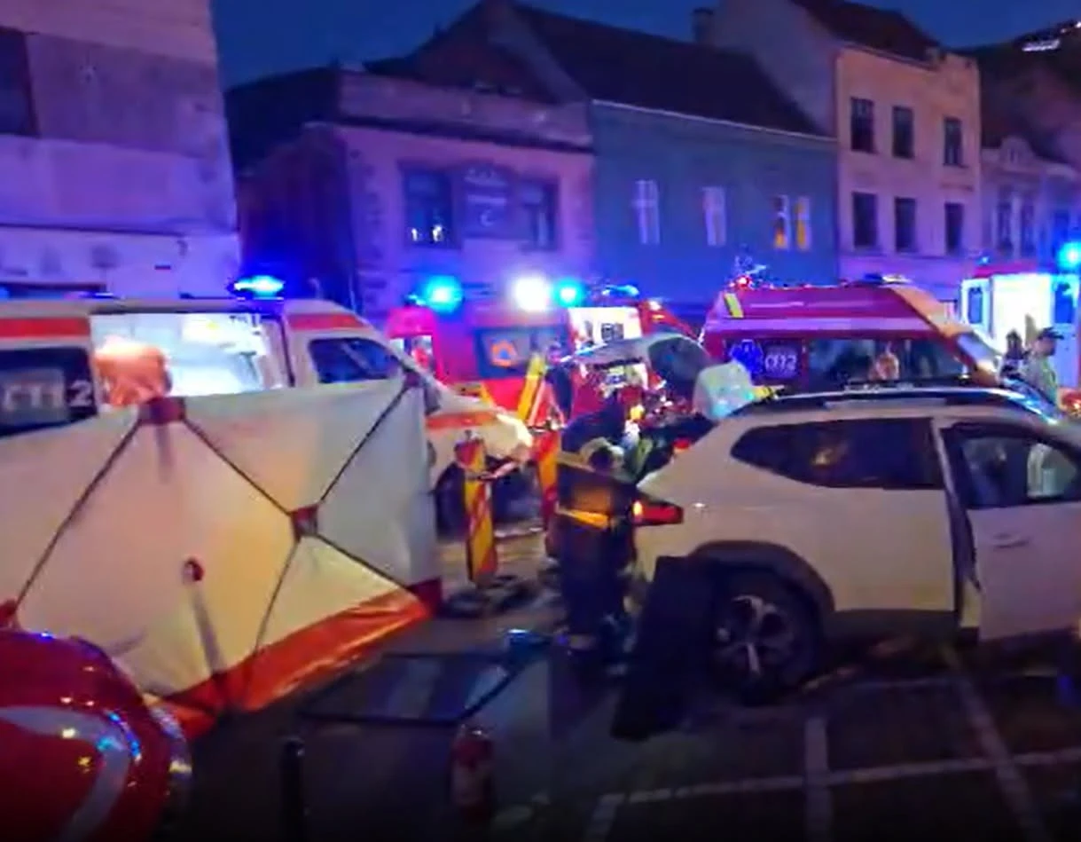 Accident grav la Brașov. O mașină a intrat pe trotuar și a spulberat un grup de pietoni lăsând în urmă morți și răniți