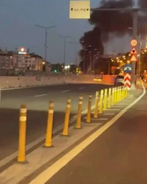 Mașină cuprinsă de flăcări și distrusă de o explozie în Pasajul Băneasa. Traficul este complet blocat în zonă