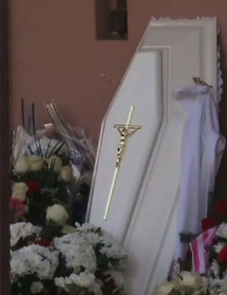 Doi români au condus 100 de kilometri cu fiul lor decedat pe bancheta din spate. Credeau că doarme în mașină