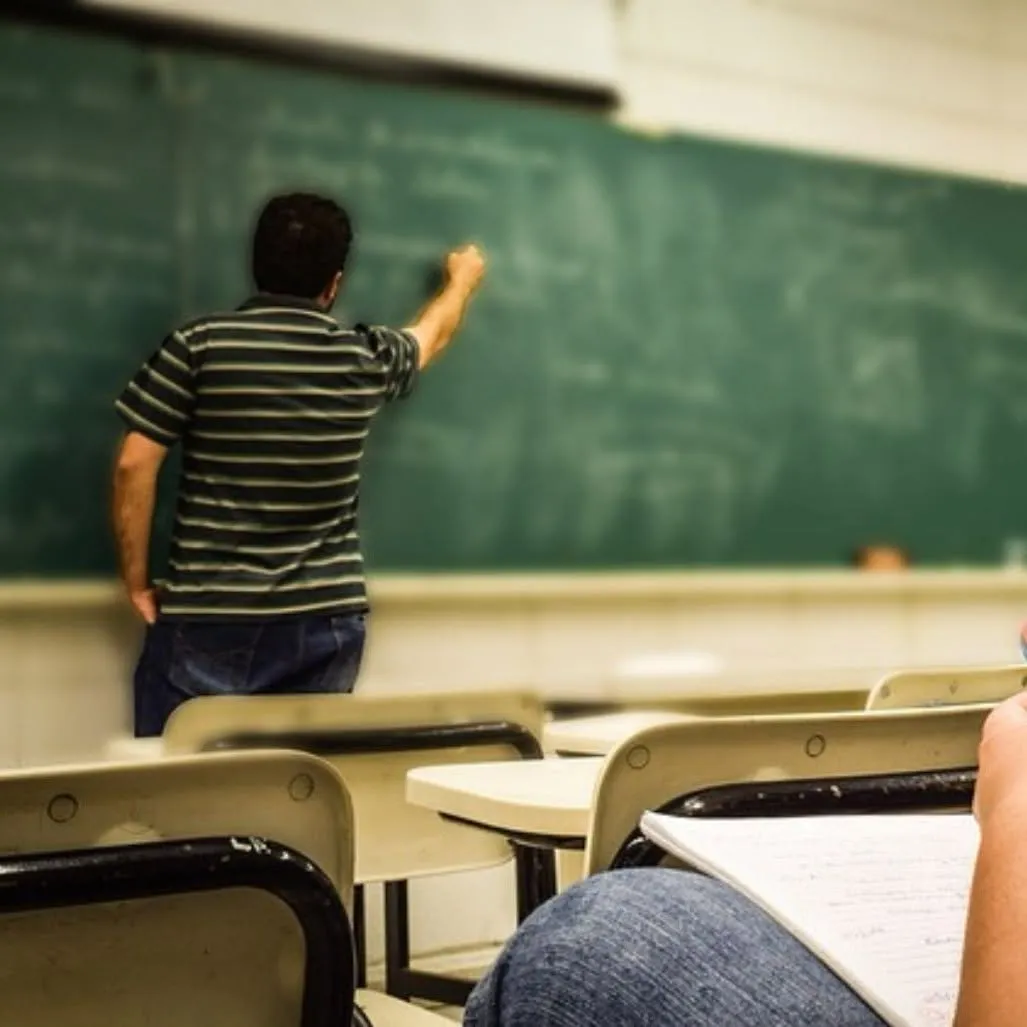 Schimbări majore în educație. Profesorii riscă sancțiuni dacă nu respectă noile standarde de evaluare a elevilor