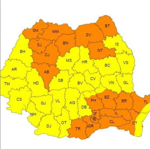 ANM emite avertizări meteo. Canicula persistă în mai multe regiuni, în timp ce vestul țării este lovit de vijelii