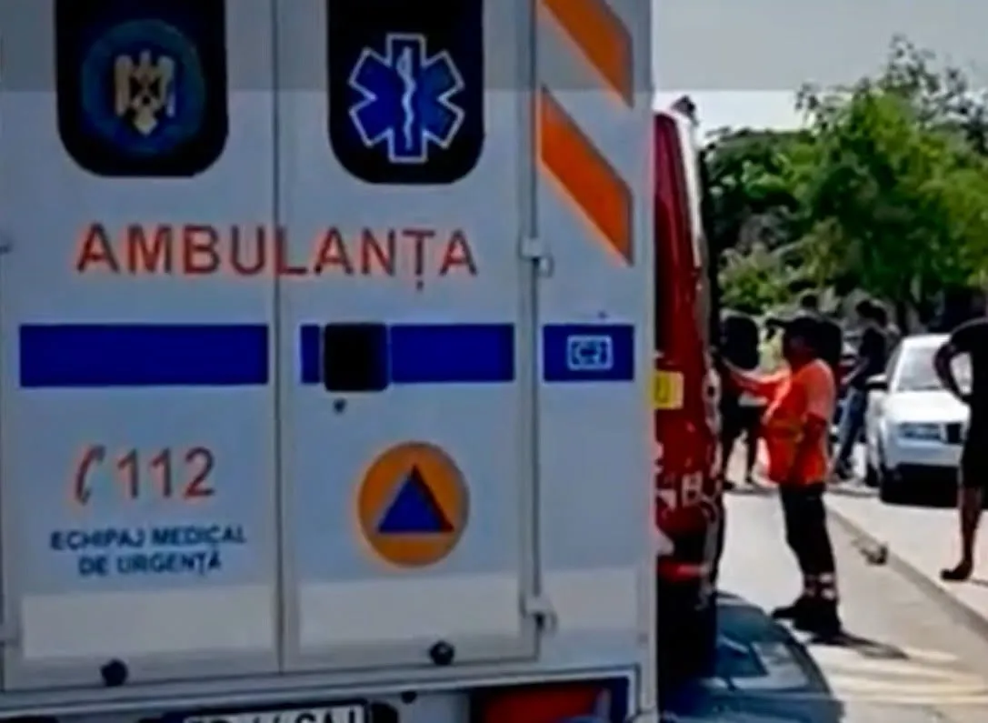 Accident grav în Teleorman. O fetiță a ajuns la spital în stare critică după ce a fost lovită de o mașină