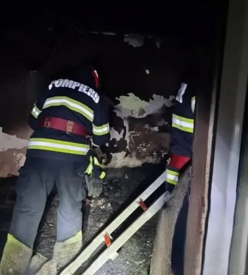 Tragedie în Brăila. Fostul primar din Roșiori a murit carbonizat în propria locuință după ce un incendiu a cuprins acoperișul