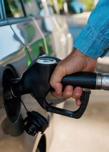 Unde se găsește cea mai ieftină benzină din România. Orașul cu cele mai bune prețuri la carburanți