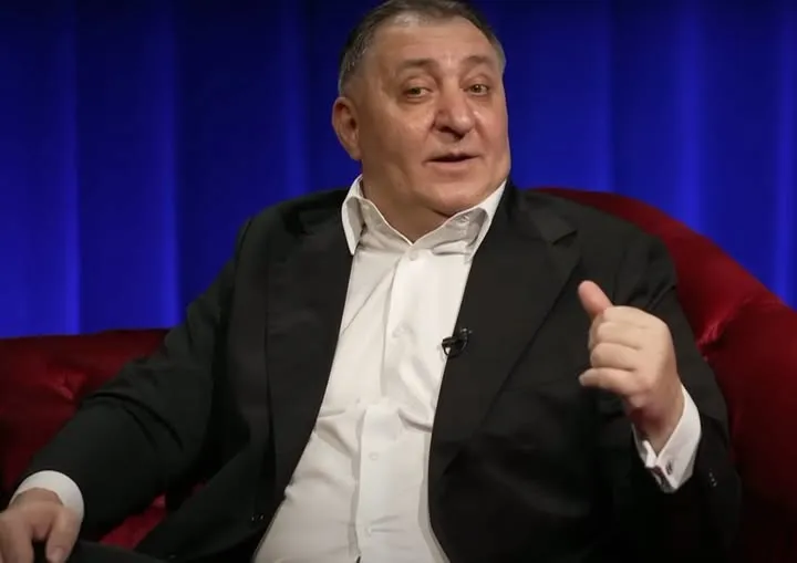 Reacția soției lui Vali Vijelie după un telefon nocturn. Mesajul tranșant șters ulterior de pe rețelele sociale