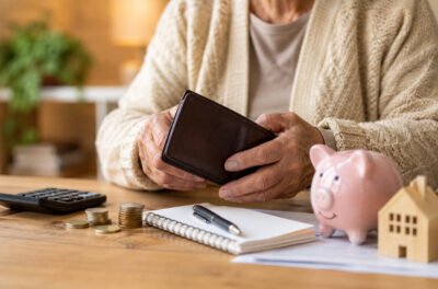 Bani în plus pentru pensionari în 2026! Cine ia până la 1.000 de lei fără să depună nicio cerere