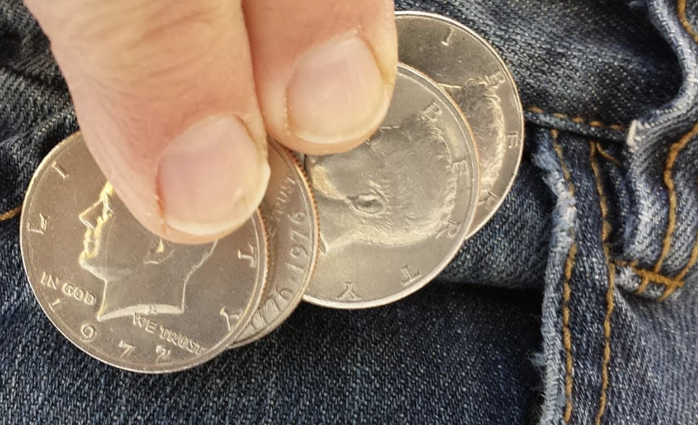 Obiceiul secret de Sfânta Maria: Ce trebuie să pui în buzunar pe 15 august ca să atragi banii și norocul