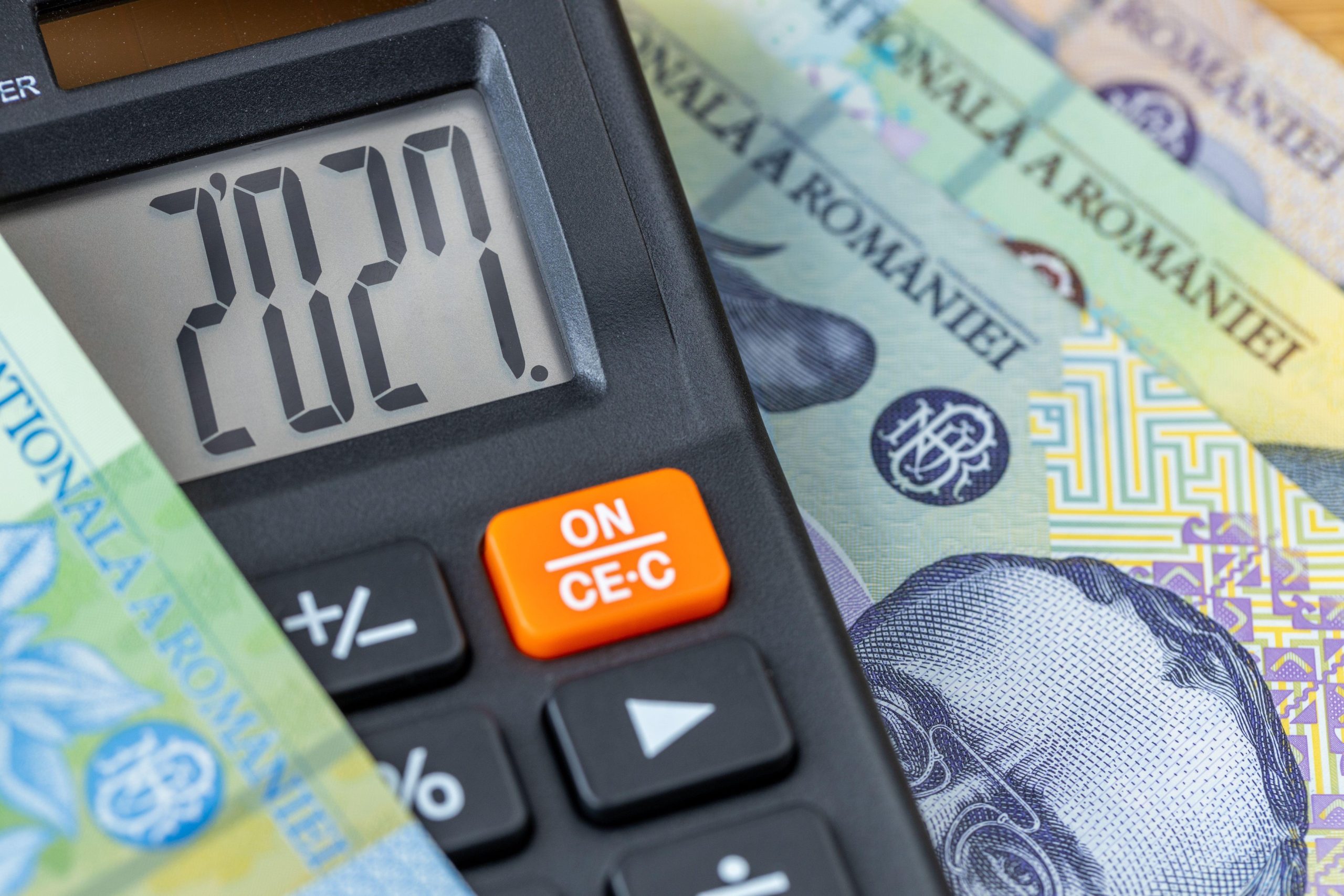 Câți bani primești în plus la salariu în funcție de vechime. Noua Lege aduce măriri de mii de lei